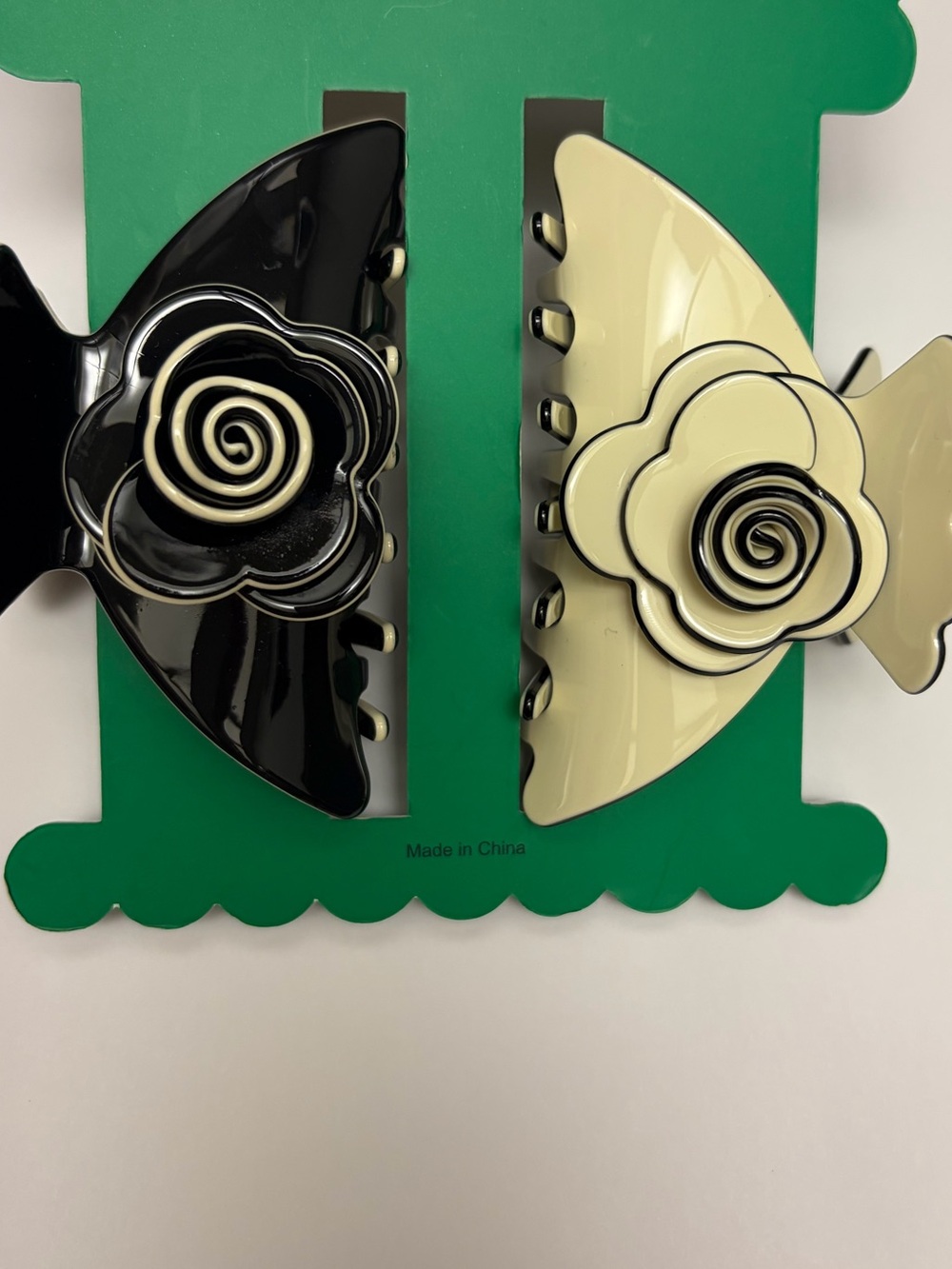 NWT ⚜️🖤⚜️ Sunday State Floral Hair Claw Clips set of 2 - Picture 5 of 7